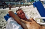 Hannu TelAvivin rantsussa * Supaa viett�m�ss� Avivin Sunsetill�. * 538 x 349 * (48KB)